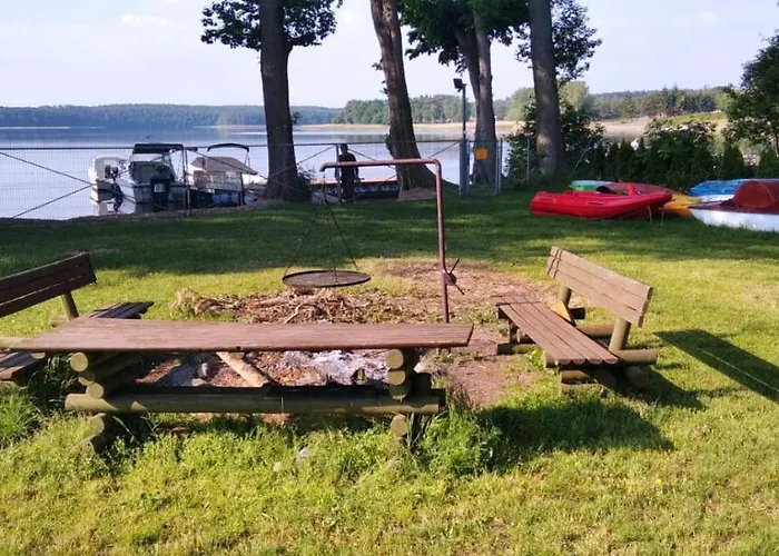 Letniskowe Nad Jeziorem Lubie Holiday home Gudowo